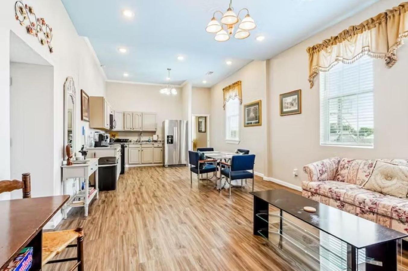 Appartamento Penthouse On Claiborne *