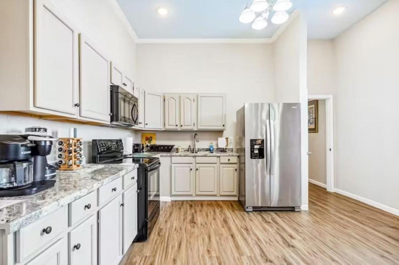 Penthouse On Claiborne * New Orleans